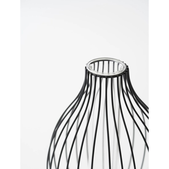 Metalinė juoda vaza Metalinė juoda vaza